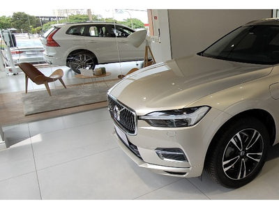 Volvo XC60 2.0 T8 HYBRID MOMENTUM AWD GEARTRONIC