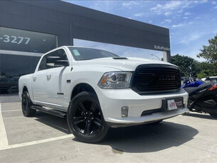 RAM Classic RAM Classic Laramie Night Edition 5.7