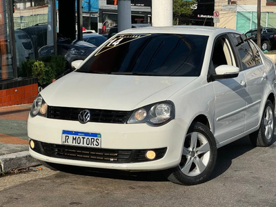 Volkswagen Polo Sedan 1.6 Vht Total Flex I-motion 4p