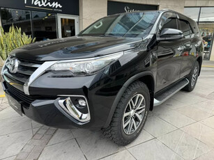 Toyota Hilux SW4 2.8 SRX 4X4 7 LUGARES 16V TURBO INTERCOOLER DIESEL 4P AUTOMÁTICO