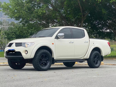 Mitsubishi L200 3.2 Triton Hpe Cab. Dupla 4x4 Aut. 4p