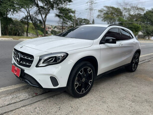 Mercedes-Benz Classe GLA 1.6 Night Turbo Flex 5p