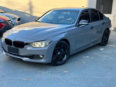 BMW 320i CINZA NARDO GRAY