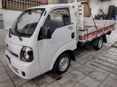 Kia bongo baú turbo diesel ano 2019 carroceria madeira