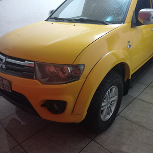 Mitsubishi L200 3.2 Triton Hpe Cab. Dupla 4x4 Aut. 4p