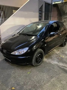 Vendo pegeut 206 Ano 2004. Carro duas portas. Não troco, não faço rolo, apenas venda!