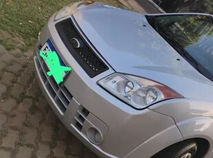 Fiesta sedan 1.6 completo ( baixa kilometragem)
