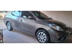 NISSAN Versa 1.6 16V SV 2013