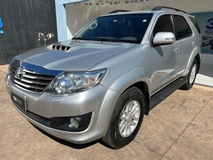 Toyota SW4 SRV 3.0 TDI 4X4 (5 Lugares) 2012