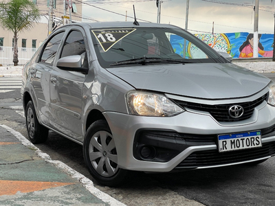 Toyota Etios Sedán 1.5 16v Xs 4p