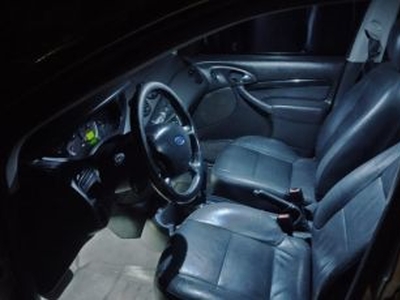 Ford Focus Sedan Ghia 2.0 16V Duratec (Aut)