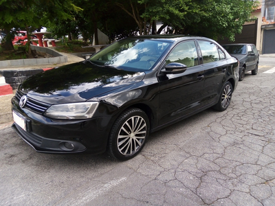 Volkswagen Jetta 2.0 Comfortline Flex 4p Automática