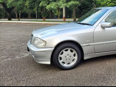 Mercedes-Benz Classe C 1.8 Classic 4p