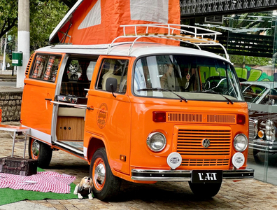 Volkswagen Kombi Camper - 2012