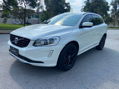 Volvo XC60 2.0 D5 DIESEL MOMENTUM AWD GEARTRONIC