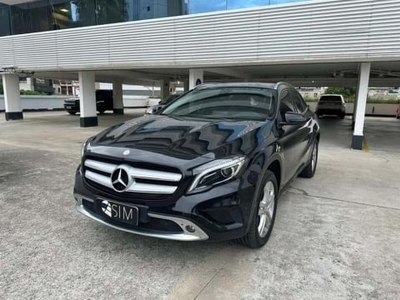 MERCEDES-BENZ GLA 200