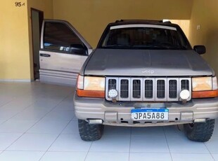 Grand Cherokee Laredo 4.0 , 6cc em linha