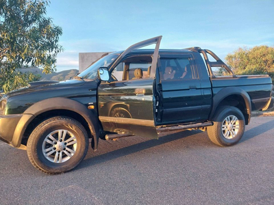 Mitsubishi L200 2.5 Sport Hpe Cab. Dupla 4x4 Aut. 4p