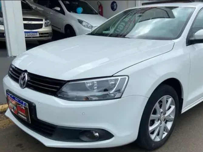 Volkswagen Jetta 2.0 Comfortline Flex 4p Automática