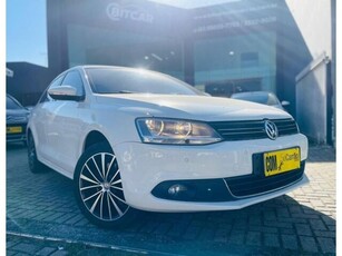 Volkswagen Jetta 2.0 TSI Highline DSG 2013