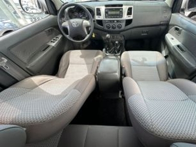 Toyota Hilux STD 4x4 2.5 (cab. dupla)