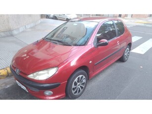 Peugeot 206 Hatch. Presence 1.4 8V (flex) 2p 2008