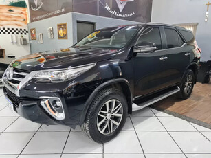 Toyota Hilux SW4 2.8 SRX 4X4 7 LUGARES 16V TURBO INTERCOOLER DIESEL 4P AUTOMÁTICO