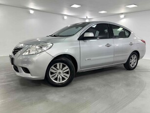 NISSAN Versa 1.6 16V SV 2014