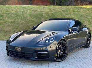 PORSCHE PANAMERA 4