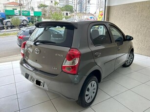 Toyota Etios Hatch Etios XLS 1.5 (Flex) 2014