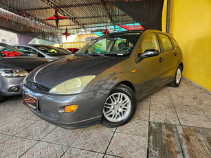 Ford Focus 1.8 5p