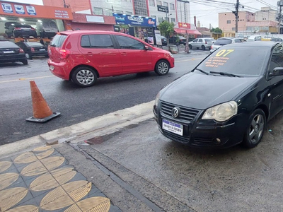 Volkswagen Polo Sedan 1.6 Comfortline Total Flex 4p