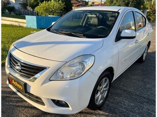 NISSAN Versa 1.6 16V SL 2013