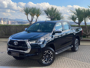 Toyota Hilux 2.8 D-4D TURBO DIESEL CD SRX 4X4 AUTOMÁTICO