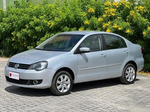 Volkswagen Polo Sedan Comfortline 1.6 8V (Flex) 2013