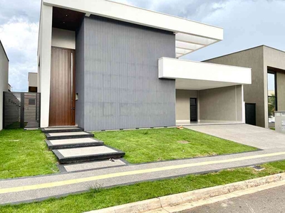 Casa em Condomínio com 4 quartos à venda no bairro Portal do Sol Green, 251m²