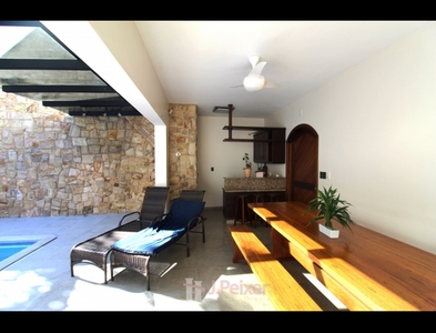 Casa no Bairro Valparaiso em Blumenau com 3 Dormitórios (2 suítes) e 650 m²