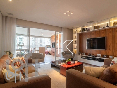 Apartamento à venda em Campo Belo com 178 m², 4 quartos, 2 suítes, 3 vagas