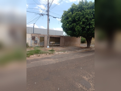 Casa Confortável com Piscina no Guanandi