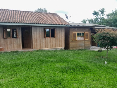 Casa Espaçosa com Jardim em Sítio São José