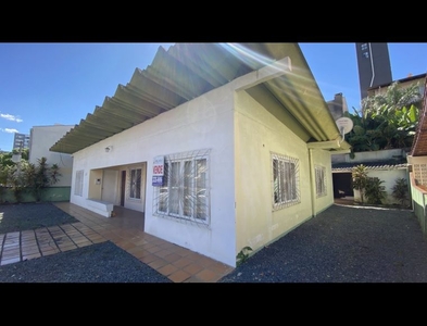 Casa no Bairro Vila Nova em Blumenau com 3 Dormitórios e 154 m²