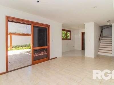 Casa no condomínio aparados da serra ecoville.
possui 254m² muito bem distribuídos.
com 3 dormitórios suíte e 2 vagas garagem.
distribuída em 2 pavimentos: térreo: amplo