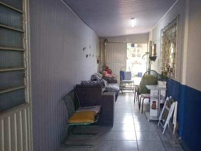 EXCELENTE CASA de 2 dormitórios, FINANCIÁVEL, situada no bairro Santo Inácio, ótimo bairro