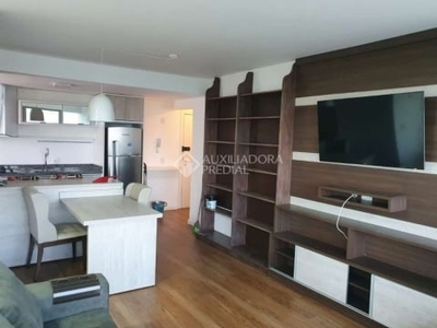 Loft com 1 quarto para alugar na avenida borges de medeiros, 2277, praia de belas, porto alegre, 49 m2 por r$ 3.050