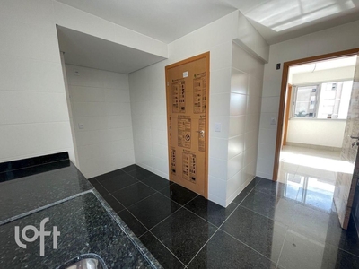 Apartamento à venda em Itapoã com 138 m², 3 quartos, 1 suíte, 3 vagas