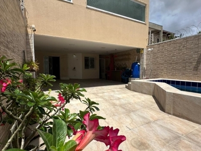 Casa duplex 229m² com piscina placa de enérgia solar 3 vagas de garagem