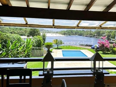 Casa em condomínio próximo a praia para venda em Barra do Sahy com 4 suítes e 240m² de áre