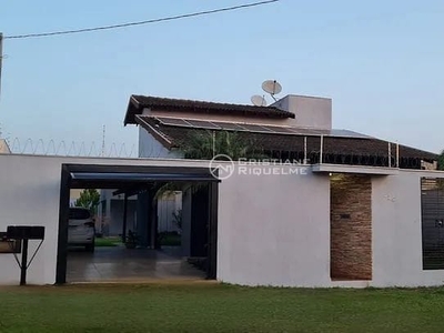 Casa em Jardim Auxiliadora, Campo Grande/MS de 210m² 3 quartos à venda por R$ 994.000,00