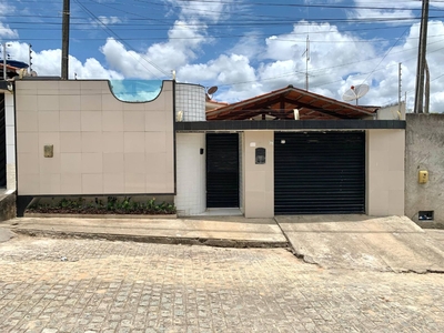 Casa em Maria Auxiliadora, Caruaru/PE de 200m² 2 quartos à venda por R$ 379.000,00