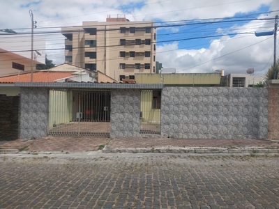 Casa em Universitário, Caruaru/PE de 360m² 4 quartos à venda por R$ 889.000,00
